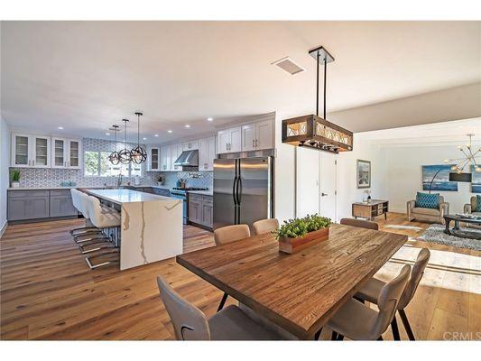 Open Floor Concept Kitchen and dining area