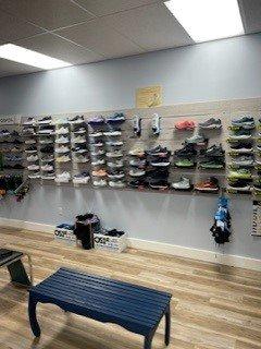 Large variety of shoe vendors including Hoka, OnCloud, Brooks, Altra, Topo, Asics, New Balance, Saucony, Birkenstock, Oofos, Fila & K-Swiss