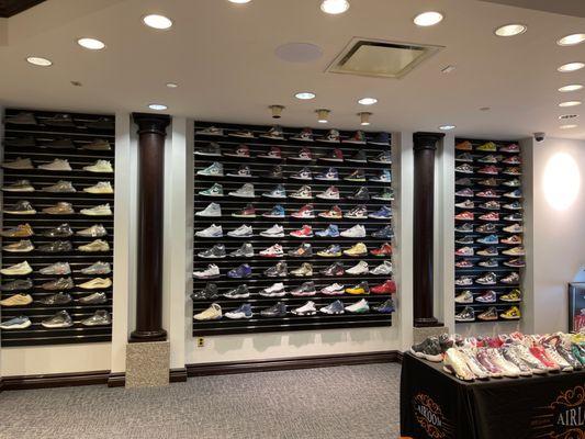 Men's shoe wall