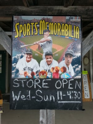 SPORTS MEMORABILIA & CARDS