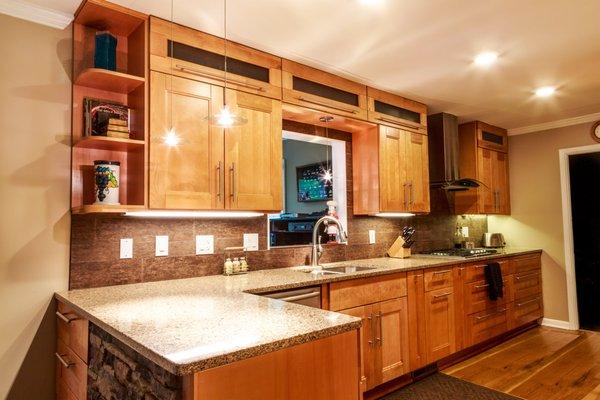 Cabinet Maker - kitchen cabinets - kitchen showroom - bathroom showroom - cabinetry