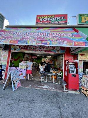 All kinds of restaurants up & down the Boardwalk with the Ocean right across the street @ Hampton Beach Boardwalk in New Hampshire