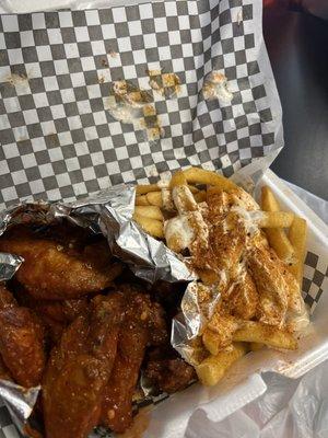 10 piece hot wing combo with Cajun ranch fries