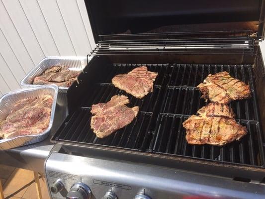 Barbecuing T-bones from La Risaralda on my Webber grill