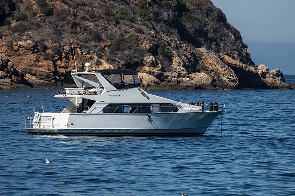 LUXURY PRIVATE CHARTERS FOR SMALL GROUPS.