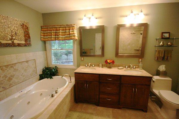 Jacuzzi Tub and Vanity