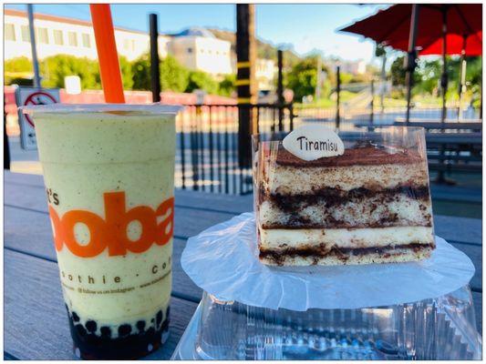 Peach Kiwi Smoothie and Tiramisu, perfect way to end the day and start an evening twosome. ;p Lol. #bobatime #hotdayhotdate