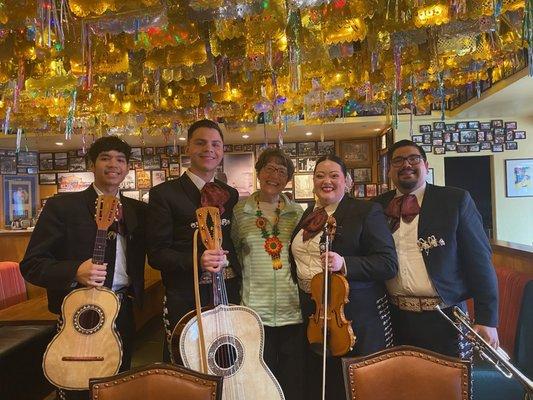 A little Sunday funday with Mariachi Reyes de Mexico