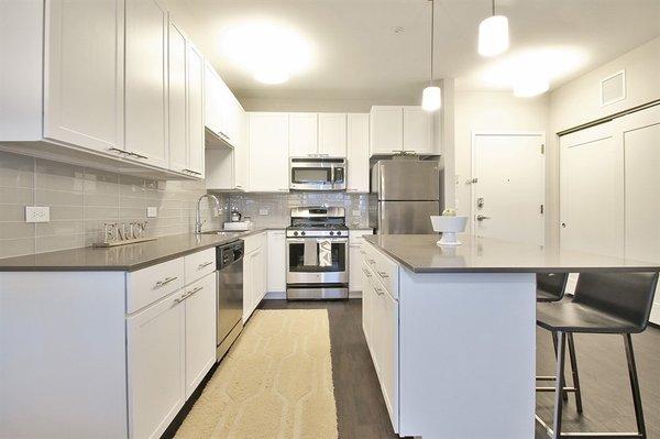 Kitchens equipped with quartz countertops & stainless steel appliances