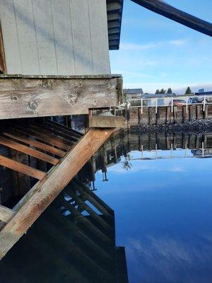 Does anyone know why this marina's building in the parking lot hasn't been condemned? It's not even attached to the support beams anymore!