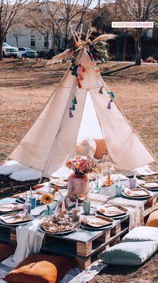 Pallet Pallet Picnic table in pastel color pallet for 12 and Tee pee set up