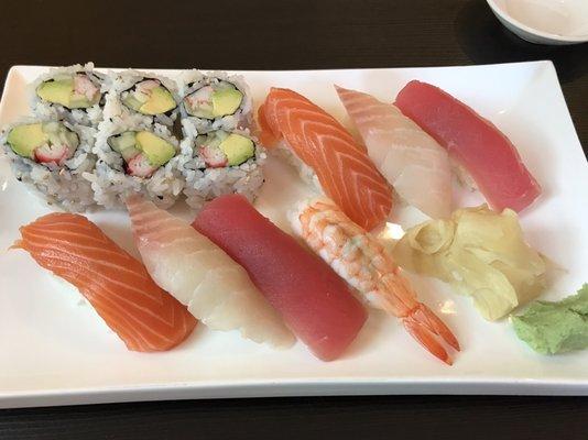 Sushi set for lunch, Nice volume