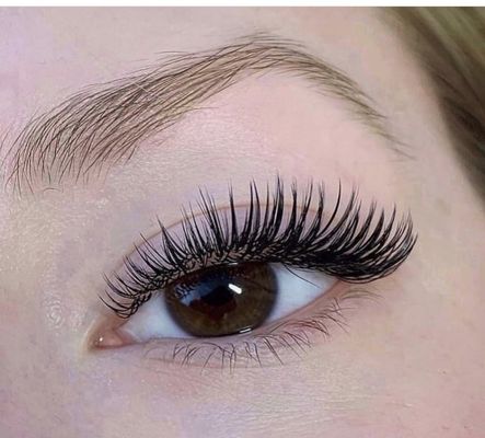 Wet mascara style lashes