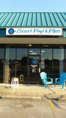 Front of Cocoa's Vinyl & Vibes