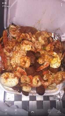 This is our famous 2x Double Boil With 2 Clusters 2 Corn 2 potatoes 2 egg Lime Shrimp And sausage 30.50