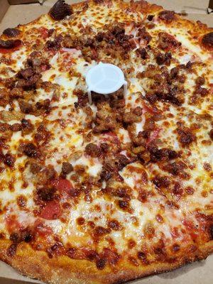 De Carne  $12.99 - $16.99  Pepperoni, chorizo, jamon, carne de res, tocino e double queso.