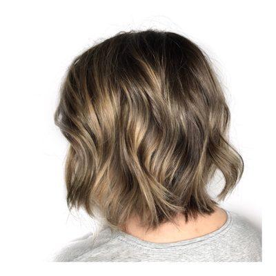 Love this beige "bronde" balayage on a soft textured bob !