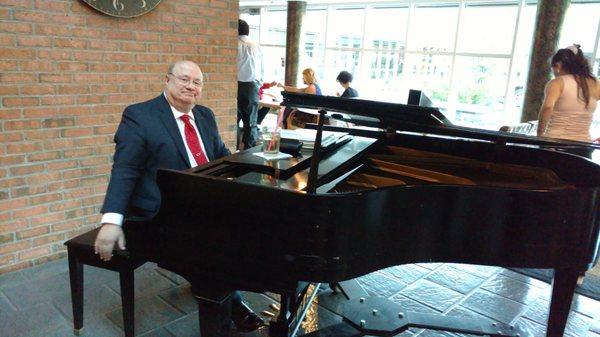 Fred Yacono playing for a recent wedding cocktail hour.