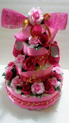 We make and deliver diaper cakes,gift baskets, gift totes, and more.