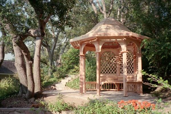 10-foot octagonal outdoor gazebo with Victorian roof, lattice panels, benches