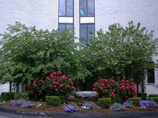 Fenno House has tree shaded grounds with a backyard patio and garden. Steps away from stores, restaurants, and houses of worship.