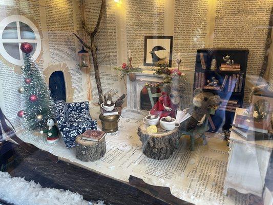 The sweetest little Christmas window display in all of Cookeville!