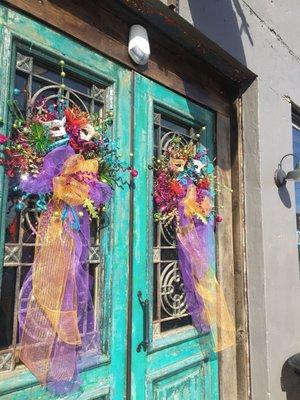 Love to see Mardi Gras decorations!