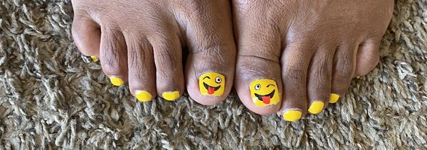 Emoji nail design