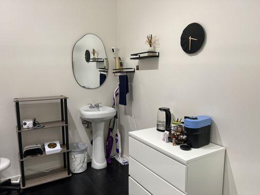 Our beautiful Loft Nails salon in Sunnyvale, California. Come by to say hi and ask us about 10th Free Manicure or Pedicure.