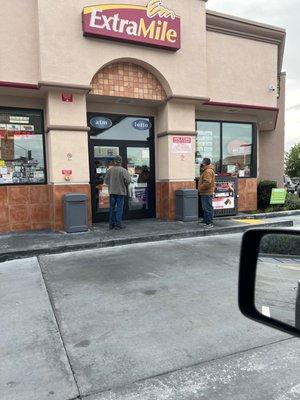 Customers waiting to pay for there gas