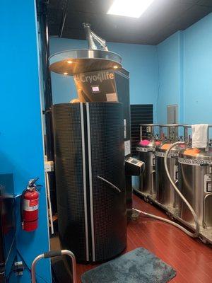 Cryotherapy tank