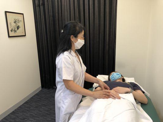 Dr.Cai treats patient with masks on her and the patient