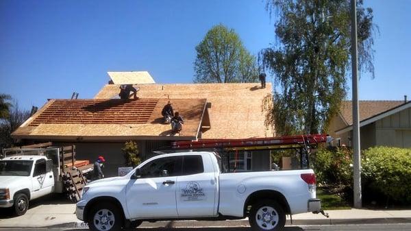 Newbury Park Area. Tear off of existing roof and new plywood 15/32" OSB install