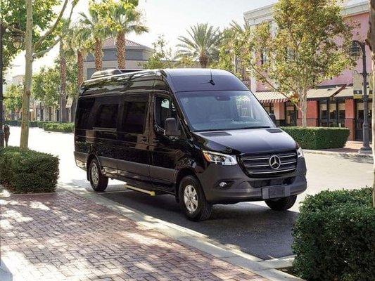 Mercedes-benz Sprinter 2020 It's a 12/15 passenger airport . wedding hourly transportation services