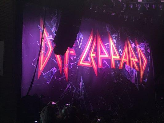 Def Leppard, headliner for the night.