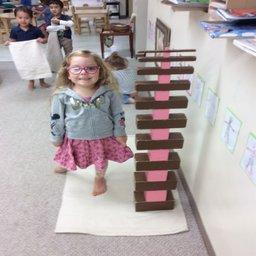 Extension with the brown stair and pink tower in the sensorial area.