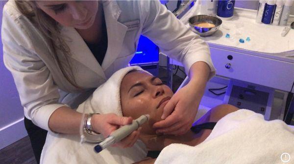 HydraFacial