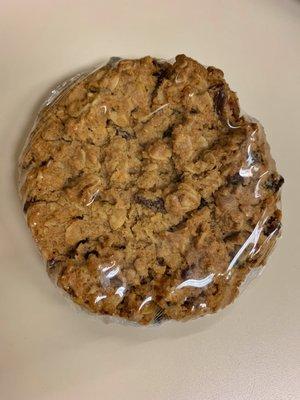 Oatmeal raisin cookie