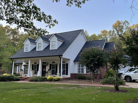 Architectural roof in Brandon Mississippi installed by Scott roofing