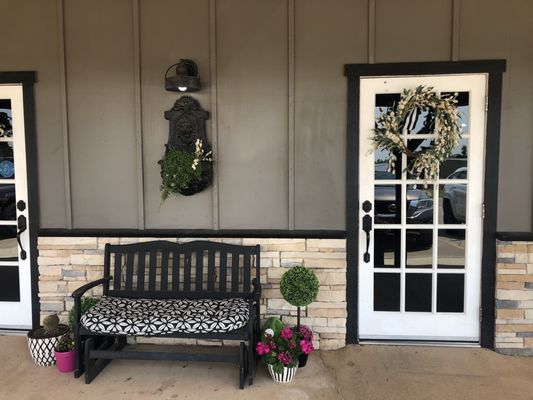 A Latté Love Coffee House: Outside Porch