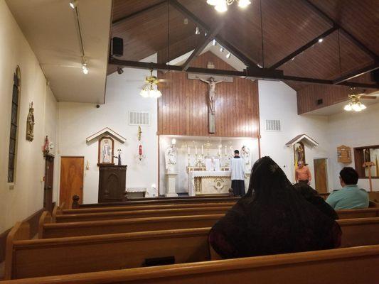 Waiting for Holly Mass after Benediction