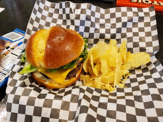 Cheeseburger and chips