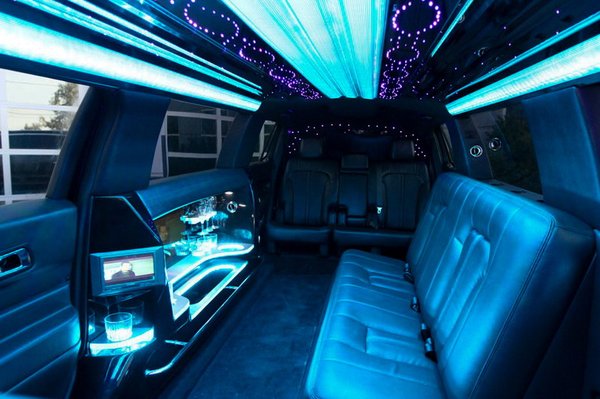 The 312 Limo - 9 Passenger Stretch Lincoln MKT Limo Interior https://www.the312limo.com/limo-bus/