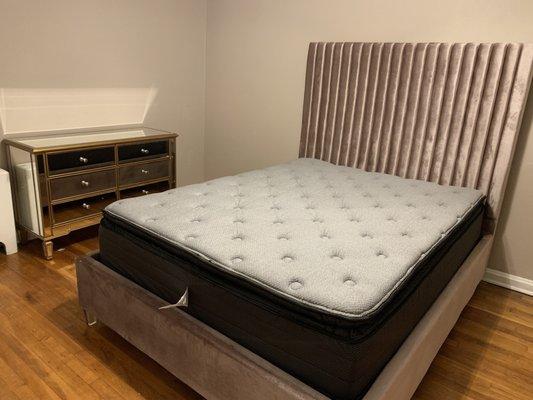 Velvet queen bed and mirrored dresser! It looks even better in person!