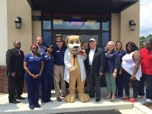 Talladega Clinic staff with Talladega Mayor, City Coucil Members, and Dr. Wags