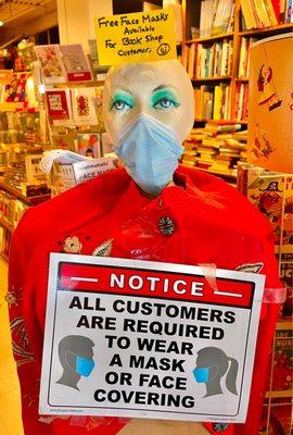 Come on man it's 2023 ! Stop with mask shaming to enter!