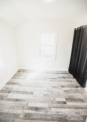 One bedroom apartment off of Lewis Ave!