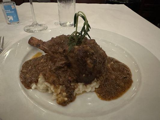 Lamb shank (1/2 order)