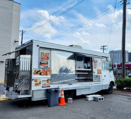 Food truck is between the bank and laundromat