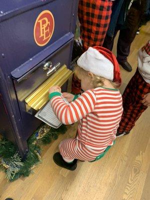 Mailing letter to Santa